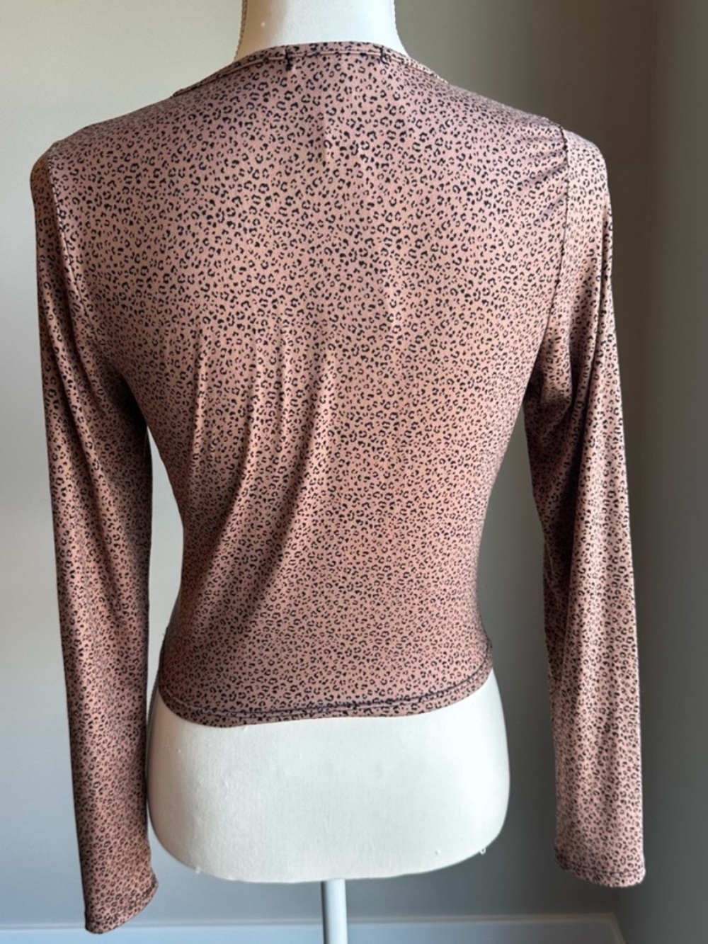Gaze DTLA NWT Long Sleeve Cropped Leopard Print Top - Tan Size Small - Picture 2 of 11